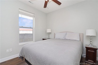 Discover lake living at its best in this top-floor 3 bedroom - photo 16