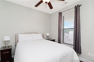 Discover lake living at its best in this top-floor 3 bedroom - photo 17
