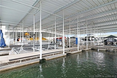 Discover lake living at its best in this top-floor 3 bedroom - photo 26