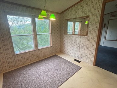 Country living on the river! This 3-bedroom, 2-bathroom ranch - photo 7