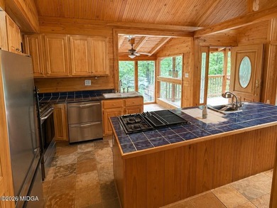 Tucked away on a private wooded setting just minutes from Lake - photo 4