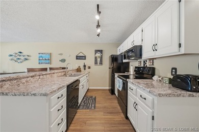 Fresh & inviting 2BR/2BA waterfront condominium at the 21MM! - photo 11