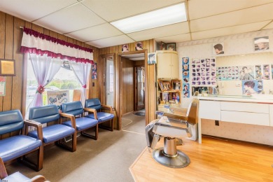 Commercial duplex, located in a prime location along Bayshore