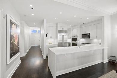 Enjoy sweeping Chicago River and skyline views from this - photo 4