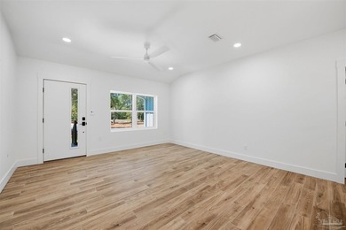 Custom coastal retreat in Gulf Breeze! This thoughtfully - photo 6