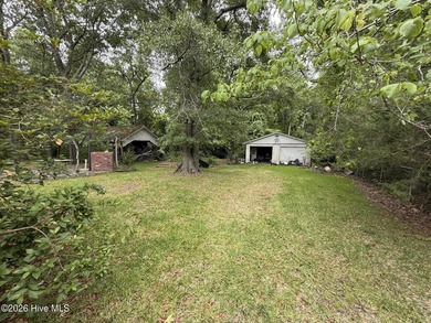 Investment Opportunity with Acreage! This double-wide - photo 3