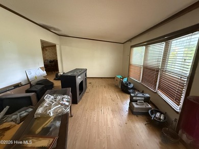 Investment Opportunity with Acreage! This double-wide - photo 8