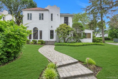 (private lake, pond, coastal) Home Sale Pending in Great Neck New York