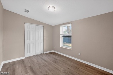 Beautifully situated between three outstanding parks and several - photo 34