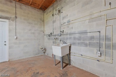 Beautifully situated between three outstanding parks and several - photo 42
