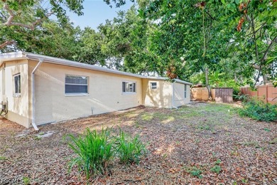 Beautifully situated between three outstanding parks and several - photo 49