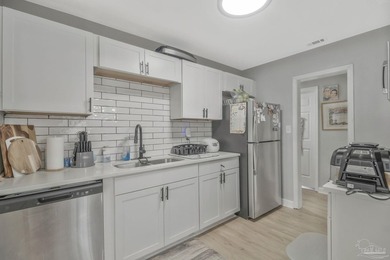 Welcome to this 3-bedroom, 1-bath home featuring a spacious - photo 1