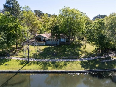 Stunningly beautiful house in Holly Lake Ranch. The attention to - Lake Home For Sale in Holly Lake Ranch, Texas
