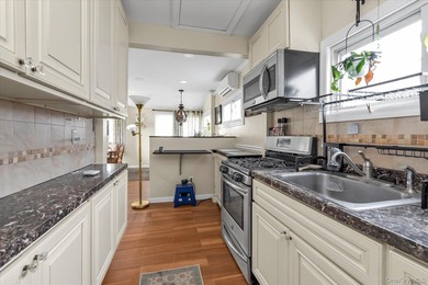 Welcome to 27 Edwin Court. A charming bungalow set on a rare - photo 6
