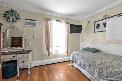Welcome to 27 Edwin Court. A charming bungalow set on a rare - photo 7