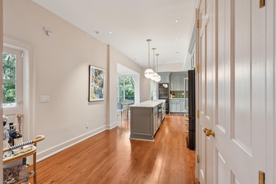 42 South Battery, also known as the Robert Murray House is a