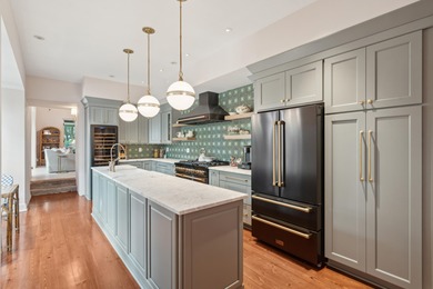 42 South Battery, also known as the Robert Murray House is a