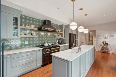 42 South Battery, also known as the Robert Murray House is a