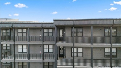UPSCALE LAKEFRONT CONDO! Discover style with this 2023-built - photo 2