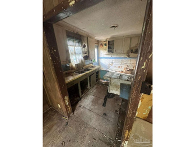 Fix-and-flip opportunity in Pensacola! this vacant 3-bedroom - photo 4