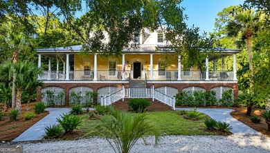 A truly one-of-a-kind waterfront estate, privately situated on 4 - photo 1