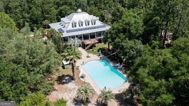 A truly one-of-a-kind waterfront estate, privately situated on 4 - photo 2