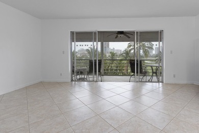 Beautifully renovated 2/2 in the heart of Hallandale Beach, just - photo 12
