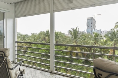 Beautifully renovated 2/2 in the heart of Hallandale Beach, just - photo 13