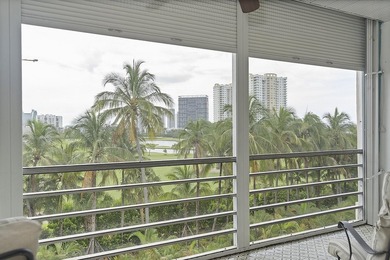 Beautifully renovated 2/2 in the heart of Hallandale Beach, just - photo 14