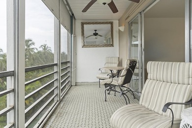 Beautifully renovated 2/2 in the heart of Hallandale Beach, just - photo 15