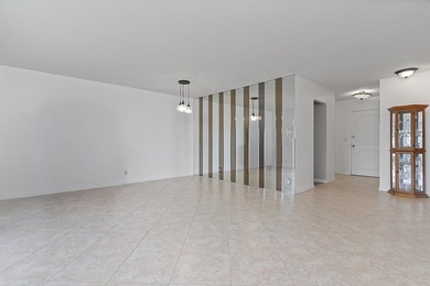 Beautifully renovated 2/2 in the heart of Hallandale Beach, just - photo 19
