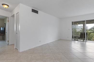 Beautifully renovated 2/2 in the heart of Hallandale Beach, just - photo 21