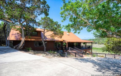 Beautifully presented waterfront home with end of the road - Lake Home For Sale in Lakehills, Texas