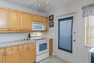Beautifully renovated 2/2 in the heart of Hallandale Beach, just - photo 23