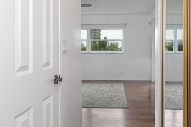 Beautifully renovated 2/2 in the heart of Hallandale Beach, just - photo 33