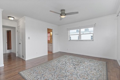 Beautifully renovated 2/2 in the heart of Hallandale Beach, just - photo 36