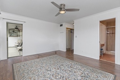 Beautifully renovated 2/2 in the heart of Hallandale Beach, just - photo 37