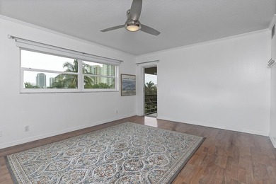 Beautifully renovated 2/2 in the heart of Hallandale Beach, just - photo 38