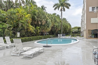 Beautifully renovated 2/2 in the heart of Hallandale Beach, just - photo 43