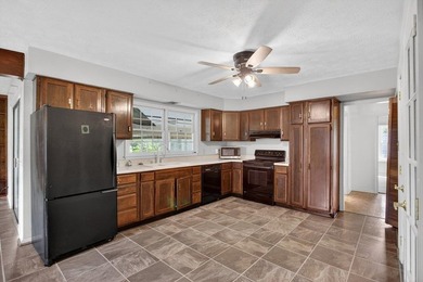 Spacious Cape Cod home with serene golf course views just - photo 11