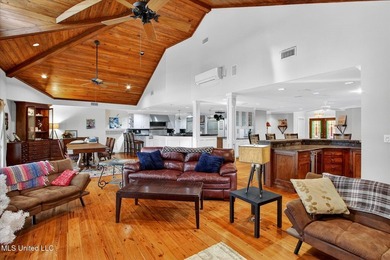Enjoy privacy and space at this unique Gulfport property - photo 11