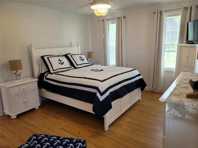 Snug harbor * The Pipers Nest* This beautiful Colonial offers 3 - photo 20