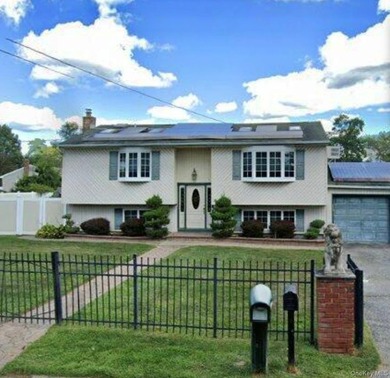 Come check out this Move-in ready with masterpiece upgrades - photo 1