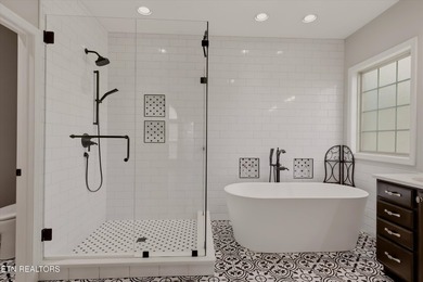 Elegant Family Home in Prestigious Farragut School zone - - photo 22