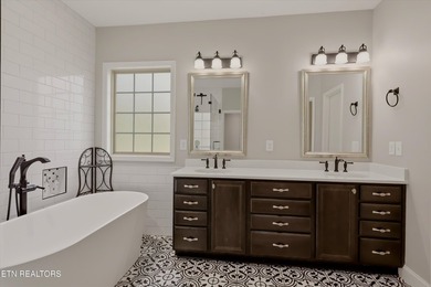 Elegant Family Home in Prestigious Farragut School zone - - photo 23