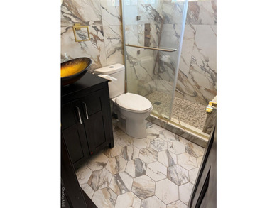 Come check out this Move-in ready with masterpiece upgrades - photo 6