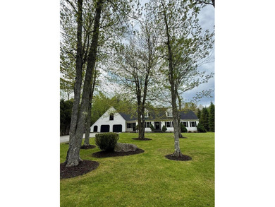 Welcome to 12 Surrey Lane -- where space, comfort, and location - photo 13