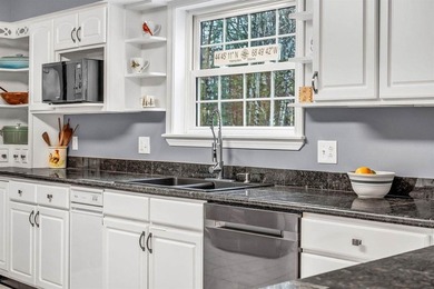 Welcome to 12 Surrey Lane -- where space, comfort, and location - photo 21