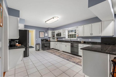 Welcome to 12 Surrey Lane -- where space, comfort, and location - photo 22