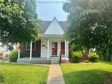 Welcome home to this charming 5 bdr 2.5 bath residense that - photo 2